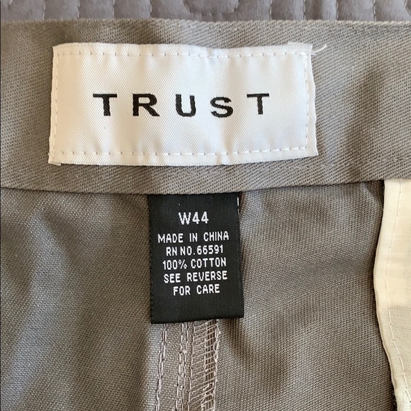 Trust Men’s cargo shorts - Picture 2 of 5